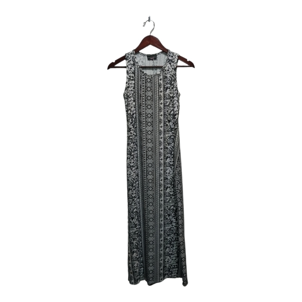 This ‎ beautiful long sleeveless dress by Discreet is size small